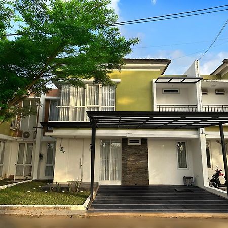 Blessimore Springhill 4Br Палембанг Екстериор снимка