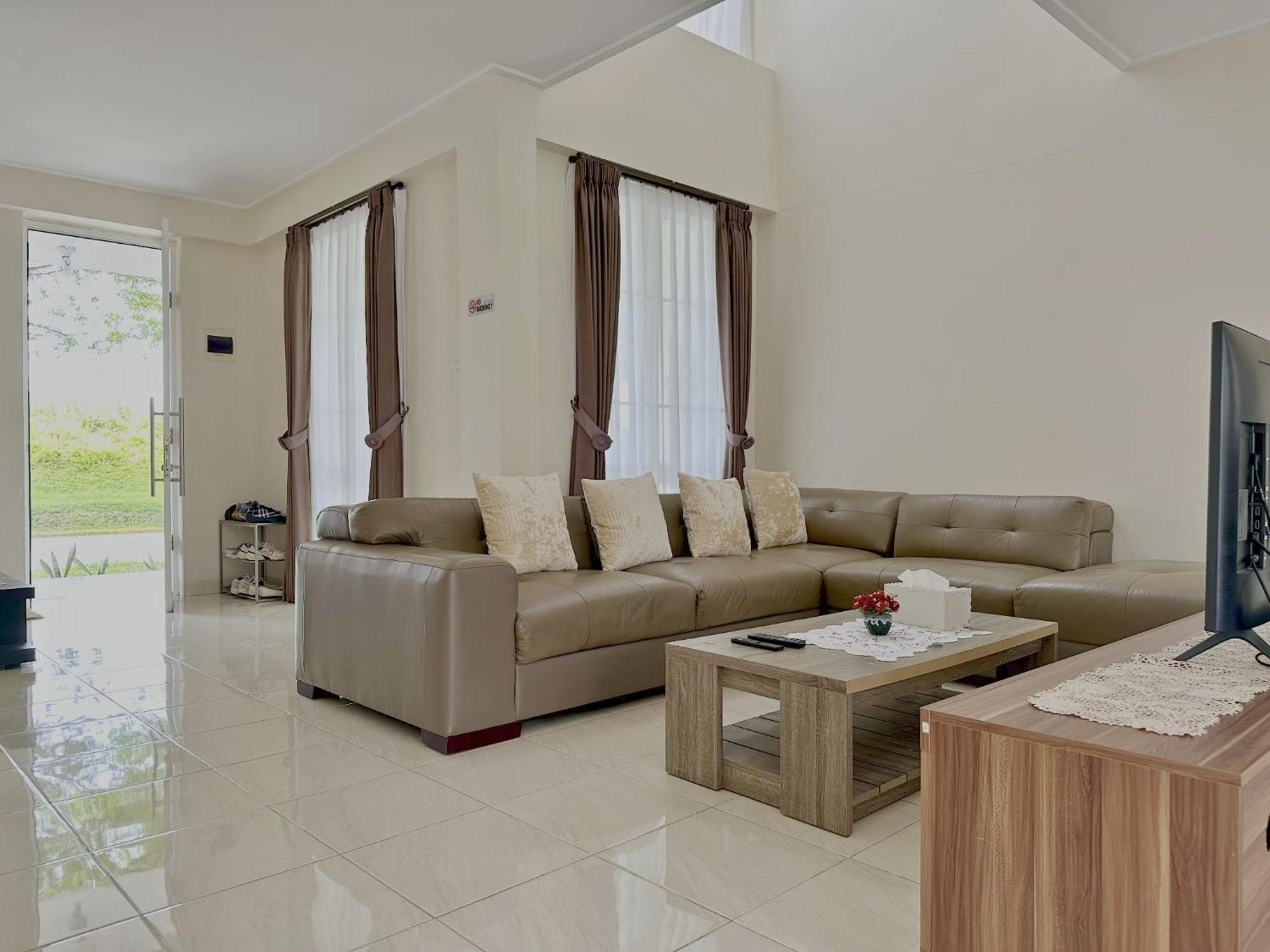 Blessimore Springhill 4Br Палембанг Екстериор снимка