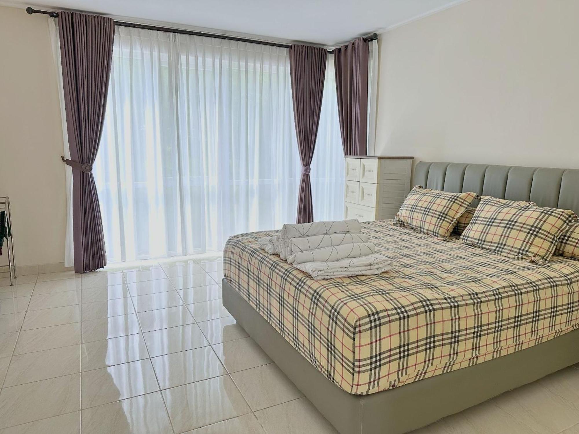 Blessimore Springhill 4Br Палембанг Екстериор снимка