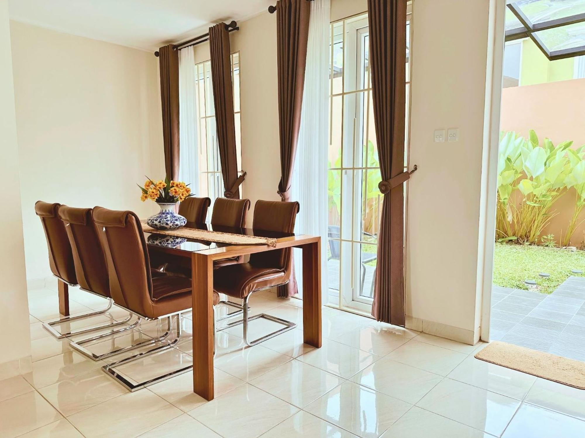 Blessimore Springhill 4Br Палембанг Екстериор снимка
