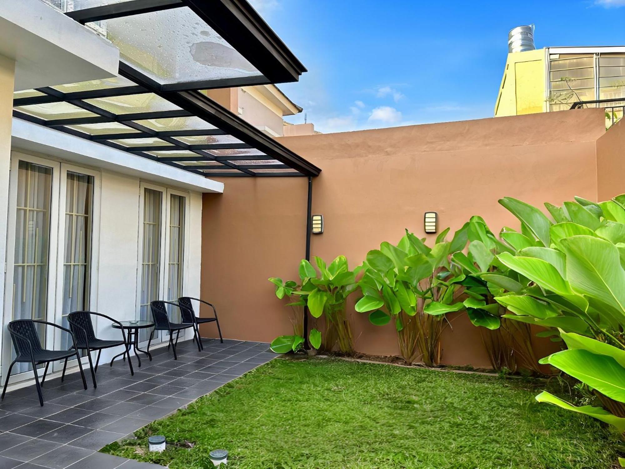 Blessimore Springhill 4Br Палембанг Екстериор снимка