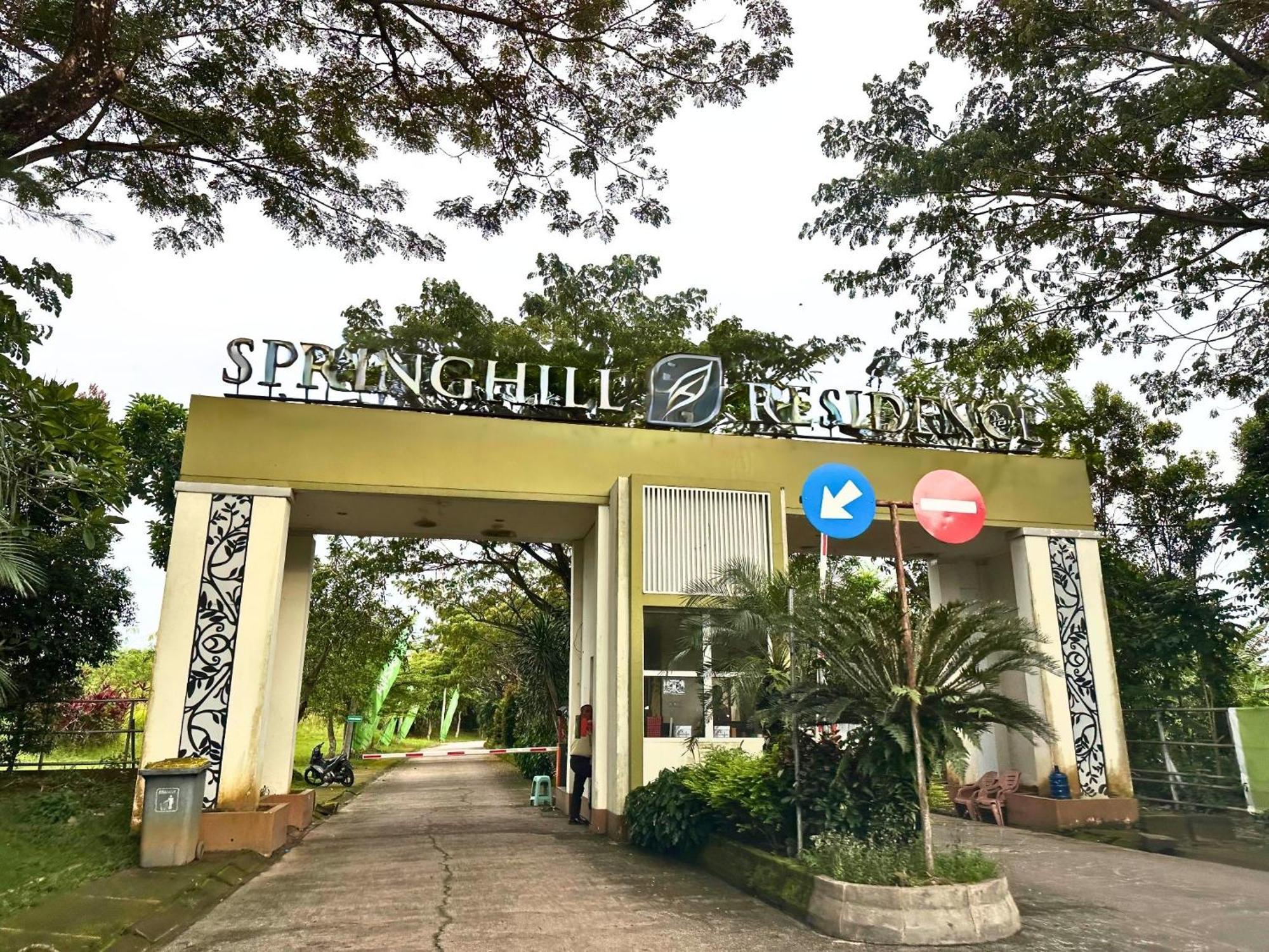Blessimore Springhill 4Br Палембанг Екстериор снимка