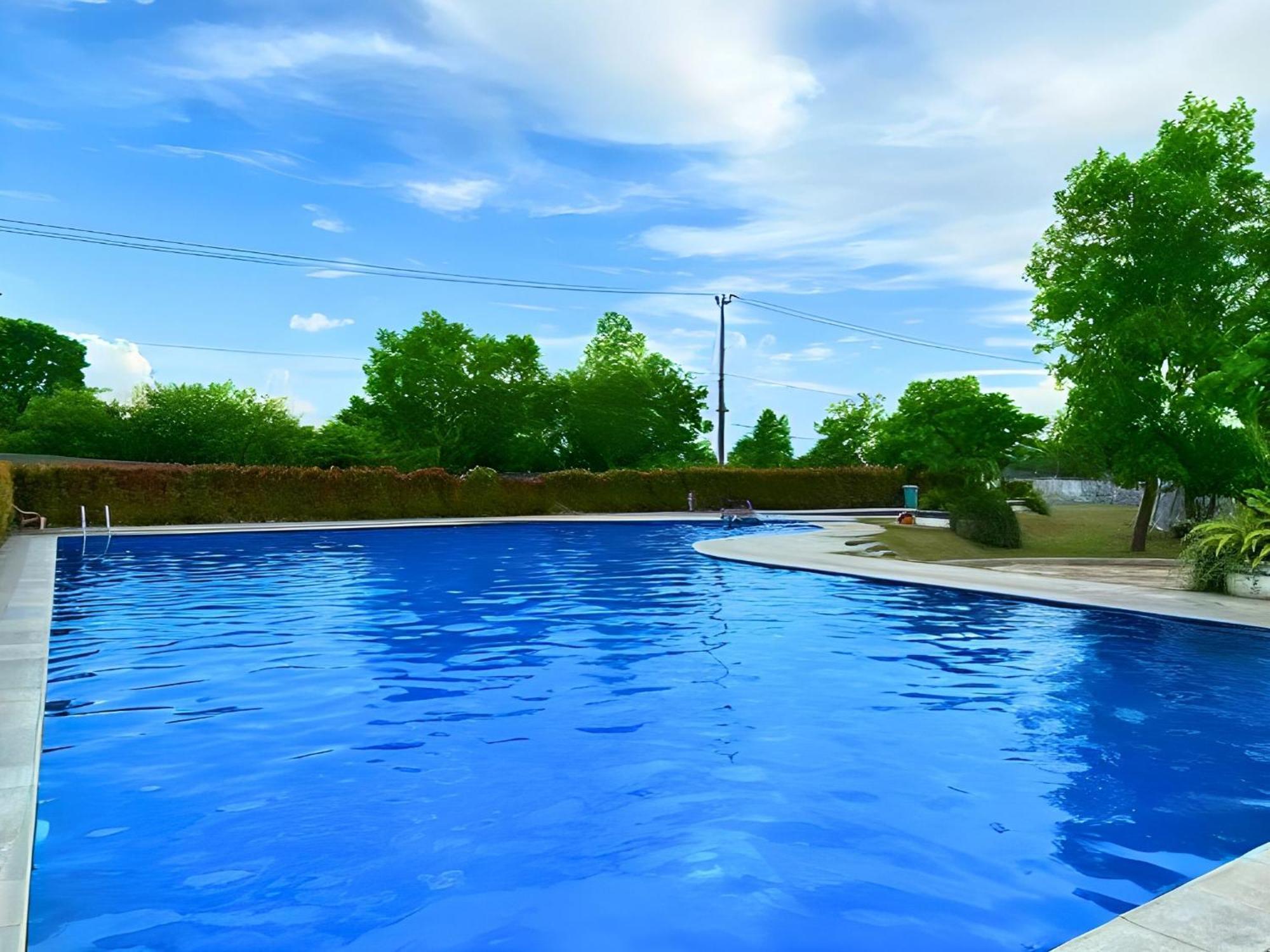 Blessimore Springhill 4Br Палембанг Екстериор снимка